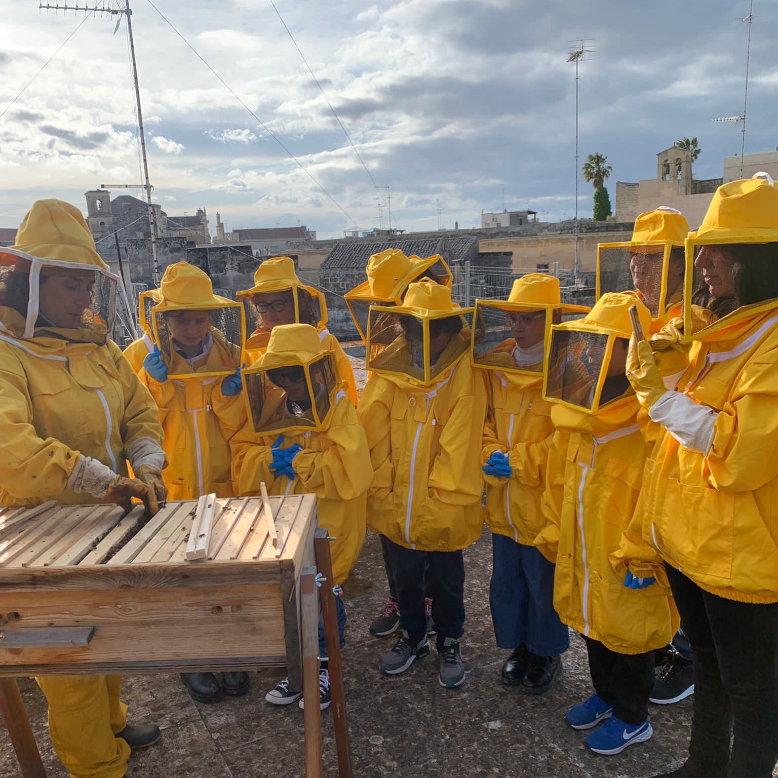 Visita scolastica presso apiario Turrisi Lecce